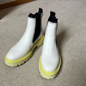 Women’s dolce vita boots, size 6, white/black